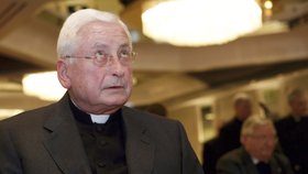 Augsburský biskup podezřelý i ze zneužívání 