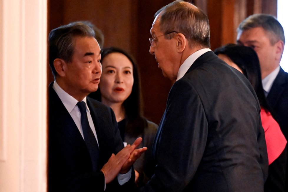 Wang I a Sergej Lavrov v Moskvě.