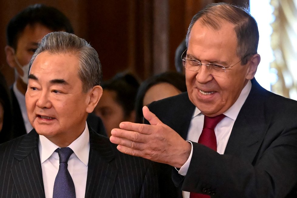Wang I a Sergej Lavrov v Moskvě