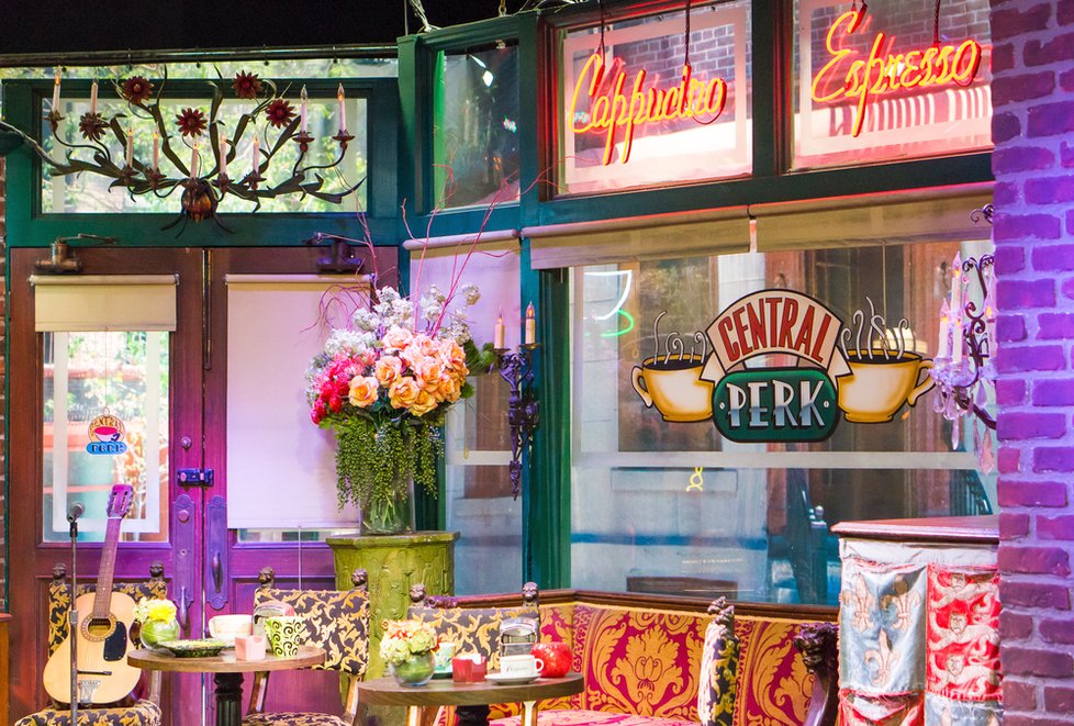 Set kavárny Central Perk ze seriálu Přátelé
