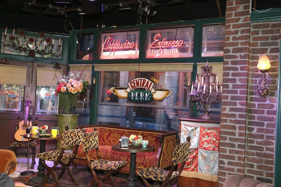 Set kavárny Central Perk ze seriálu Přátelé