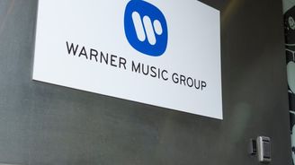 Úpis akcií Warner Music Group překonal očekávání, firma se jich rozhodla prodat ještě víc