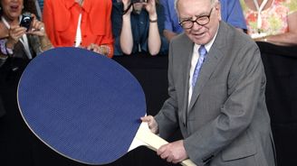 Buffettovo pompézní rozloučení. O třetinu vyšší zisk Berkshire, sázka na hotovost i tržní respekt Buffettovo pompézní rozloučení. O třetinu vyšší zisk Berkshire, sázka na hotovost i tržní respekt