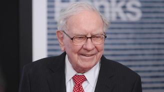 Hodnota Buffettova portfolia přesahuje 300 miliard dolarů. Věří Applu či Chevronu