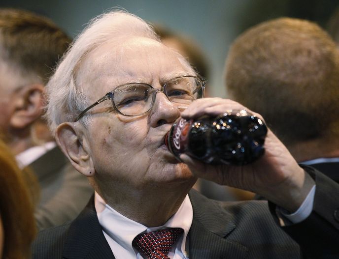 Warren Buffett se svým oblíbený nápojem Warren Buffett se svým oblíbený nápojem