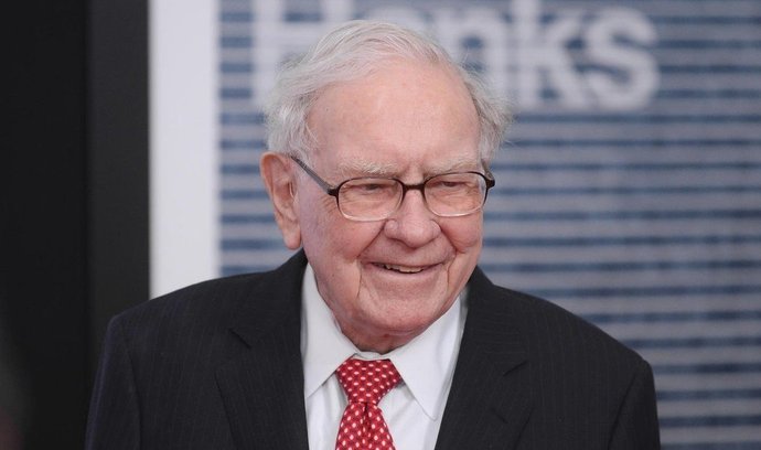 I v takřka 92 letech miliardář Warren Buffett nadále řídí konglomerát Berkshire Hathaway.