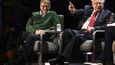 Warren Buffett a Bill Gates na jednom pódiu