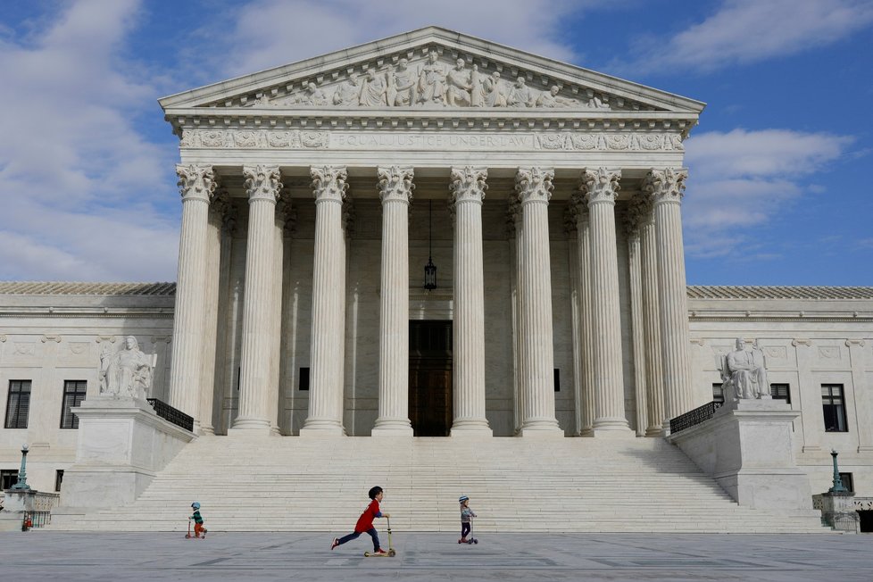 Capitol Hill ve Washingtonu zeje prázdnotou. Jindy je zde čilý turistický ruch (18.3.2020)