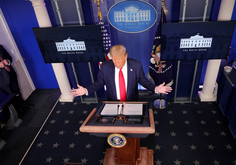 Americký prezdent Donald Trump pořádal v Bílém domě briefing  (28. 7. 2020)