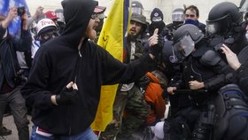 Nepokoje ve Washingtonu, při kterých do budovy Kapitolu vtrhli příznivci Donalda Trumpa (7.1.2021)
