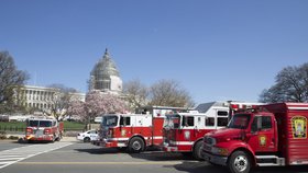 Neznámá osoba nejspíš spáchala sebevraždu u budovy Kapitolu ve Washingtonu