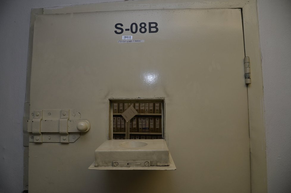 Sklepní prostory ve Washingtonově ulici využívala po válce StB. Věznila tady nepohodlné lidi.