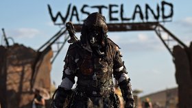 Tisíce fanoušků se sjely na Wasteland: Největší postapokalyptický festival ve stylu Šíleného Maxe propukl na poušti
