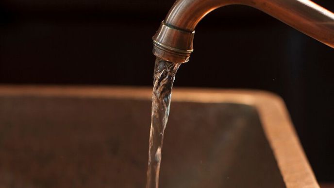 Pití čisté vody může mít naprosto zásadní vlvi na celý život