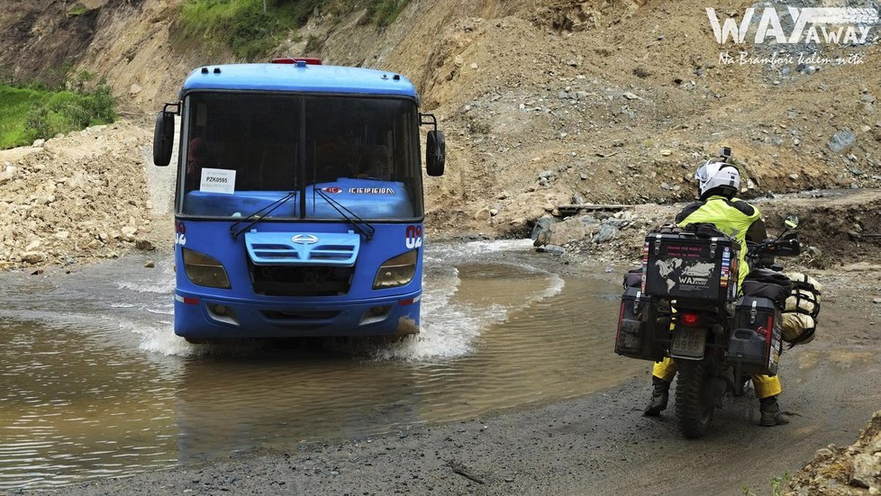 Fanda a Kačka vyrazili na motorce kolem světa.