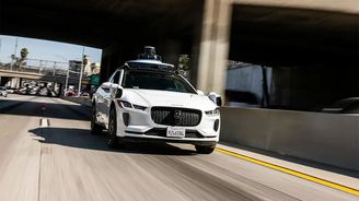 Autonomní taxíky jsou 16krát bezpečnější. Přesto v Evropě začne člověk Autonomní taxíky jsou 16krát bezpečnější. Přesto v Evropě začne člověk
