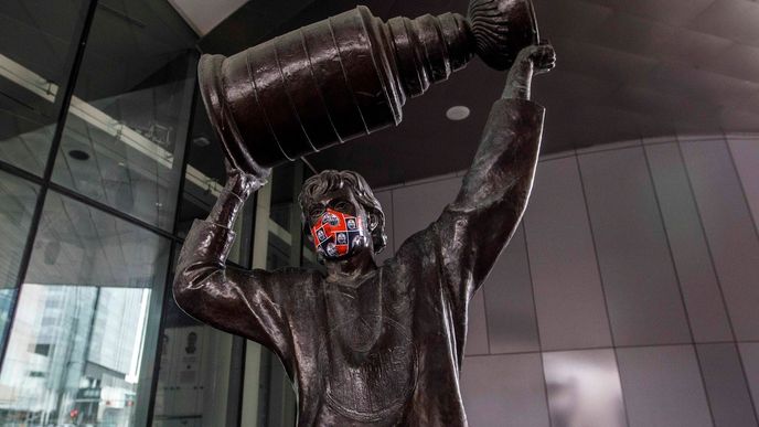 Socha Waynea Gretzkyho v Edmontonu.