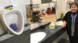 Jaroslava vytvořila nejútulnější záchody v Praze. Dá vám bonbon i figurky
