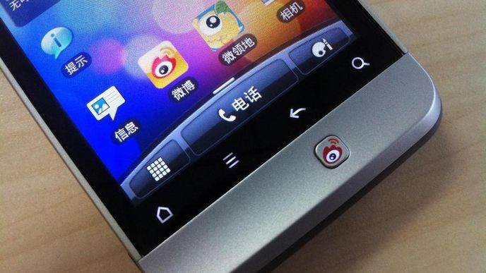 Weibo je v Číně populární, tamní výrobce mobilních telefonů HTC mu na jednom ze svých přístrojů věnoval i vlastní hardwarové tlačítko