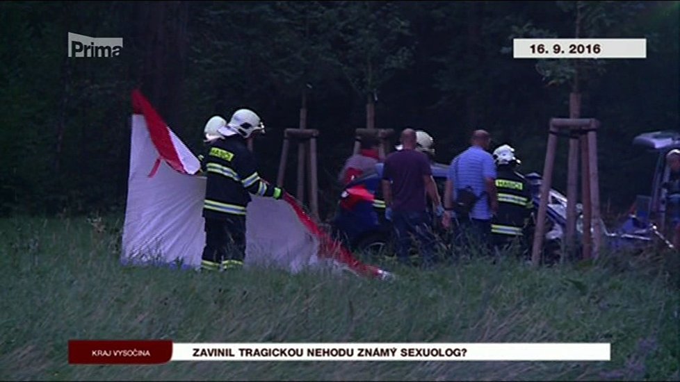 Sexuolog Petr Weiss zřejmě způsobil vážnou nehodu, při níž zemřeli dva lidé.