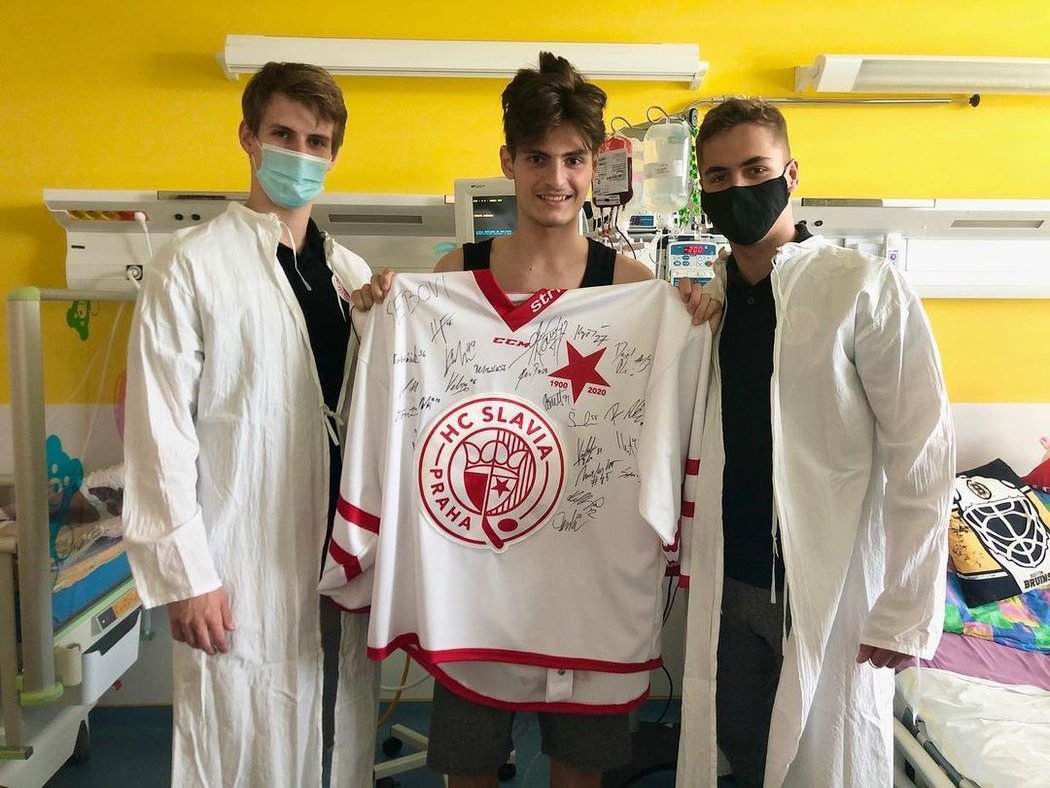 Nadějný hokejista Sebastian Weitz bojuje s leukémií.