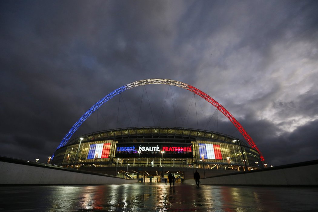 Anglický národní stadion Wembley se zahalil do francouzských barev