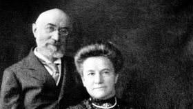 Manželé Isidor a Ida Strausovi zemřeli na Titaniku.