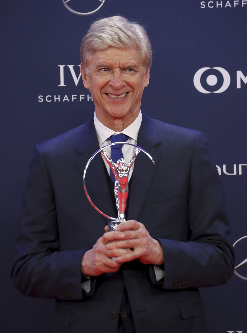 Ocenění se dočkal i fotbalový trenér Arsén Wenger