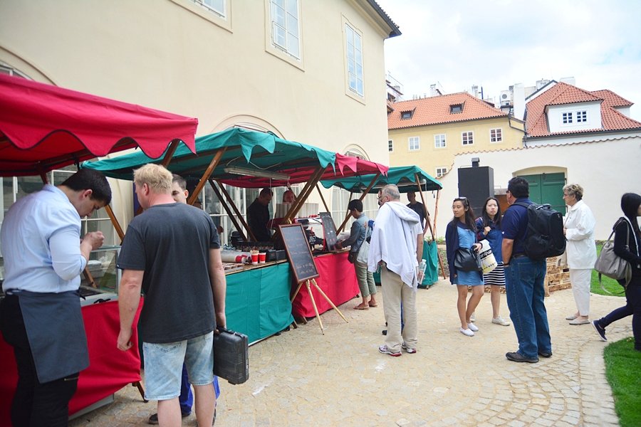 Do Werichovy vily vstoupili první návštěvníci v pátek 30. června ve 20:41.