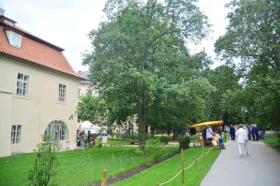 Akce Werichova vila žije přilákala jak rodiny s dětmi, tak starší návštěvníky se zájmem o historii.