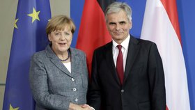 Rakouský kancléř Faymann s německou kancléřkou Angelou Merkelovou