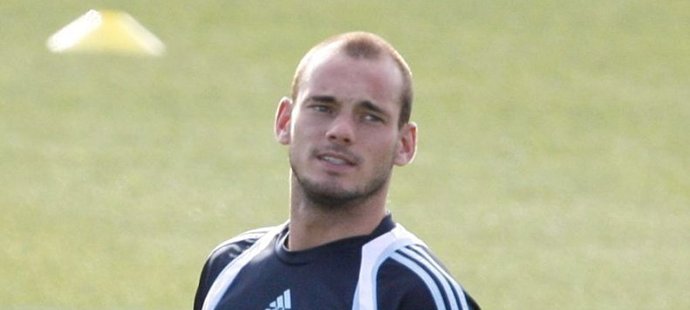 Wesley Sneijder kritizuje úroveň šampionátu.