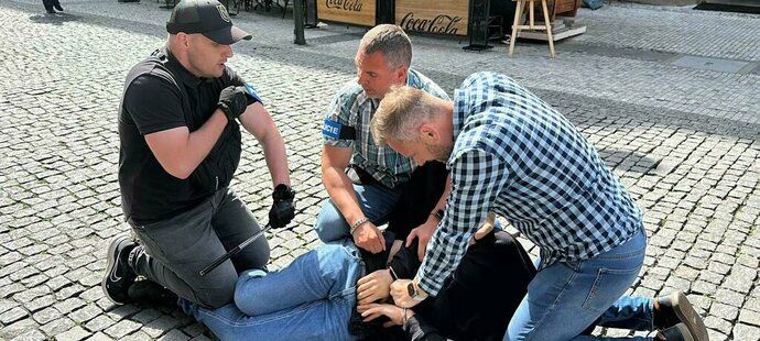 Policisté museli řešit vážný konflikt fanoušků v Rytířské ulici