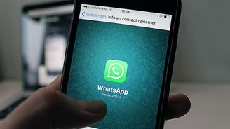 Aplikace WhatsApp bojovala s výpadkem. Služby postupně obnovuje