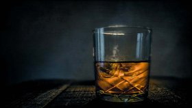 Ve Skotsku skokově zdraží alkohol o třetinu. Láhev whisky vyjde nejméně na 536 korun
