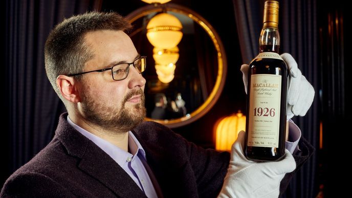 Whisky Macallan 1926 Fine and Rare se prodala loni v únoru za milion liber. Šlo o rekord v on-line aukci