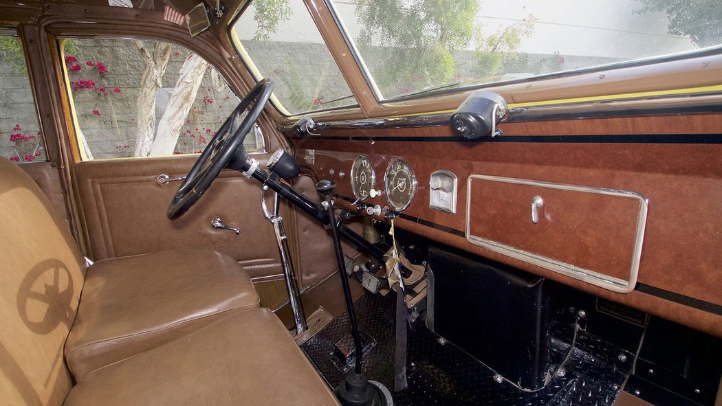 White Model 706 Yellowstone Park Bus (1937)