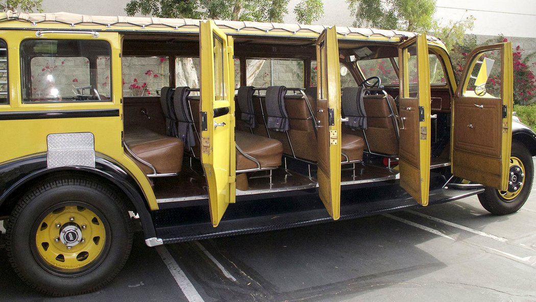 White Model 706 Yellowstone Park Bus (1937)