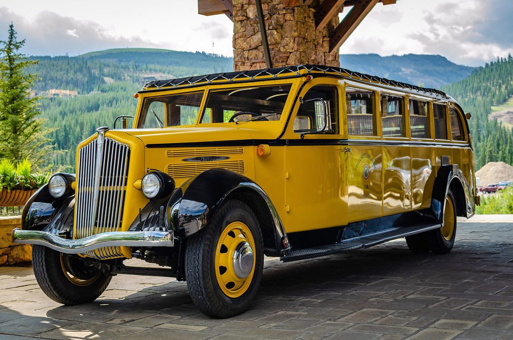 White Model 706 Yellowstone Park Bus