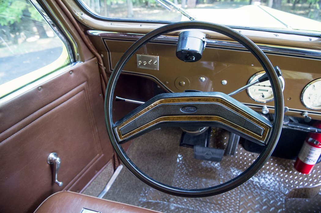 White Model 706 Yellowstone Park Tour Bus by Bender (1937)