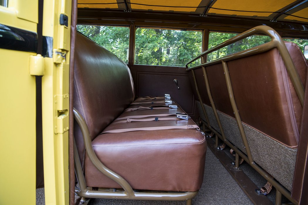 White Model 706 Yellowstone Park Tour Bus by Bender (1937)