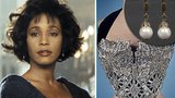 Šaty a šperky Whitney Houston se vydražily za 1,5 milionu