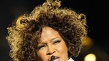 Nepoučitelná Whitney Houston je už podesáté v léčebně!