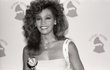 Whitney Houston nasbírala mj. dvě Emmy a šest Grammy. Slávu ale nezvládala.