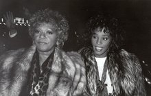 Tak šel čas s Whitney Houston: Kariéru začala s matkou v baru