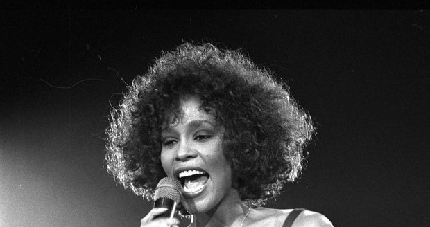 Whitney Houston byla velmi talentovanou zpěvačkou, nakonec zemřela v pouhých 48 letech