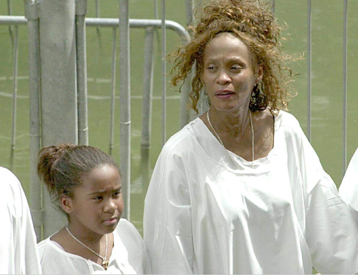 2003: S dcerou se vydala Whitney na výlet k očištění v řece Jordán