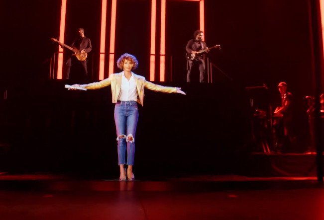 Whitney Houston jako hologram zapěje své nejslavnější hity