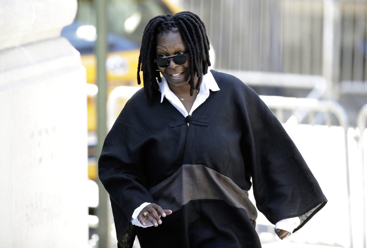 Whoopi Goldberg nezapomněla na své pončo.