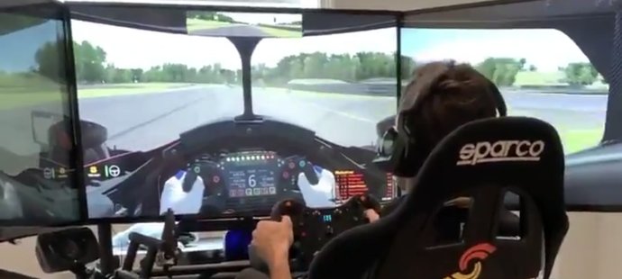 Pilot Wickens se po hrozivé nehodě virtuálně vrátil do IndyCar